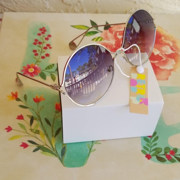 Accessories - 2019 ROUND VINTAGE LOOK SILVER BLACK SUNGLASSES